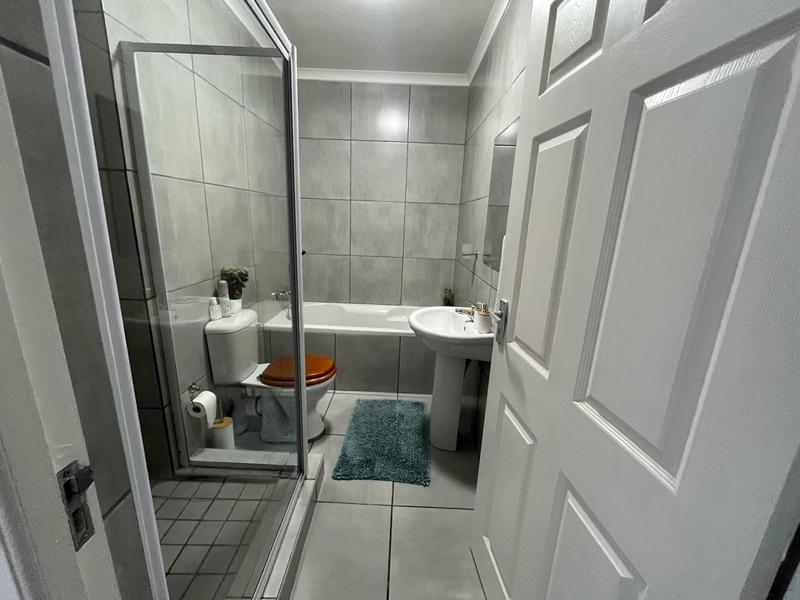 To Let 2 Bedroom Property for Rent in Island View Western Cape